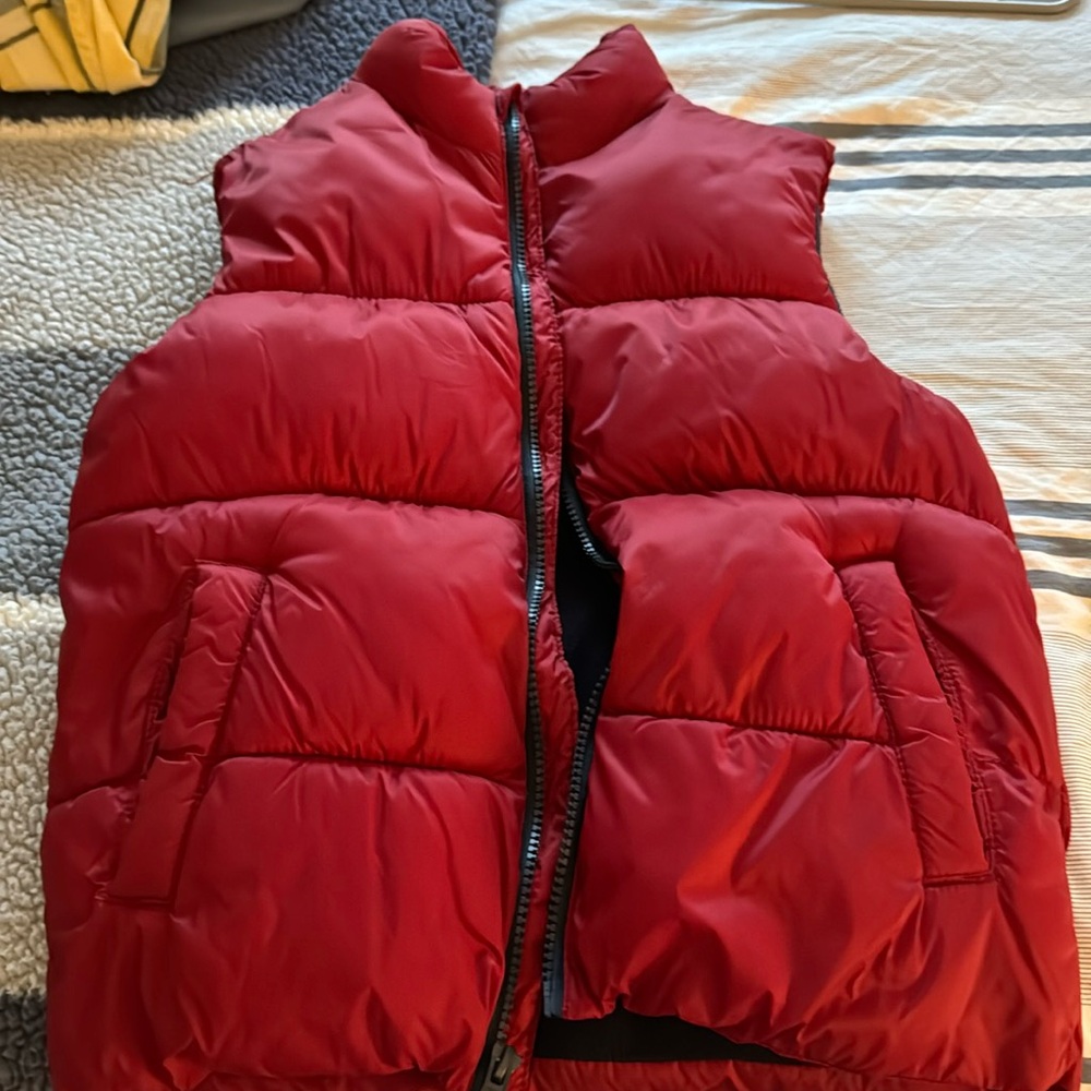 I’m selling a puffer jacket from old navy. The color is red and it’s a size 8.